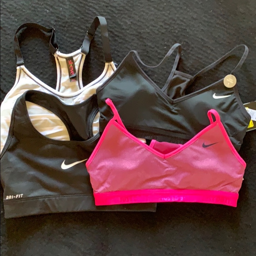 Lot of sports bras 3 Nike, plus one free extra
